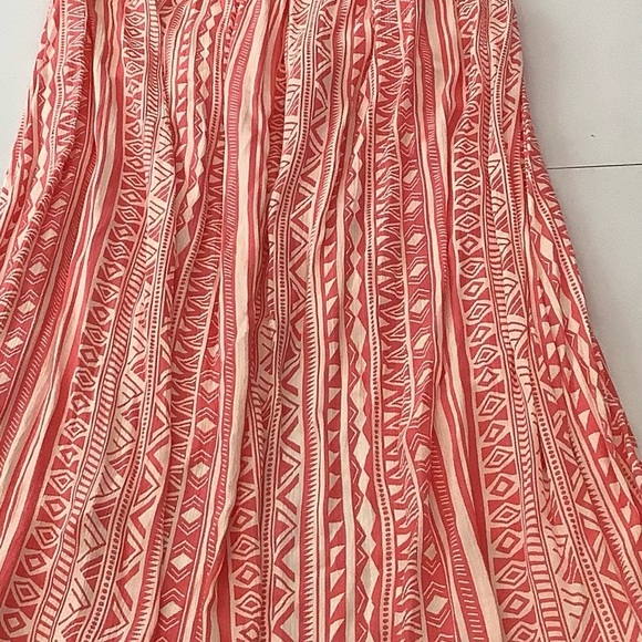 Chic Off-Shoulder Patterned Midi Dress - Picture 2 of 6